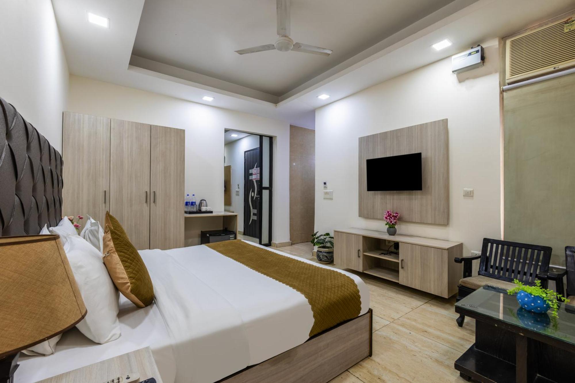 Kabul Hotel By Nexhub Palace - Medanta Гургаон Екстериор снимка